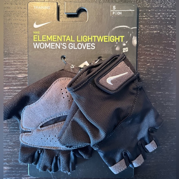 NIKE Elemental Lightweight Women’s Gloves NWT - Picture 1 of 5